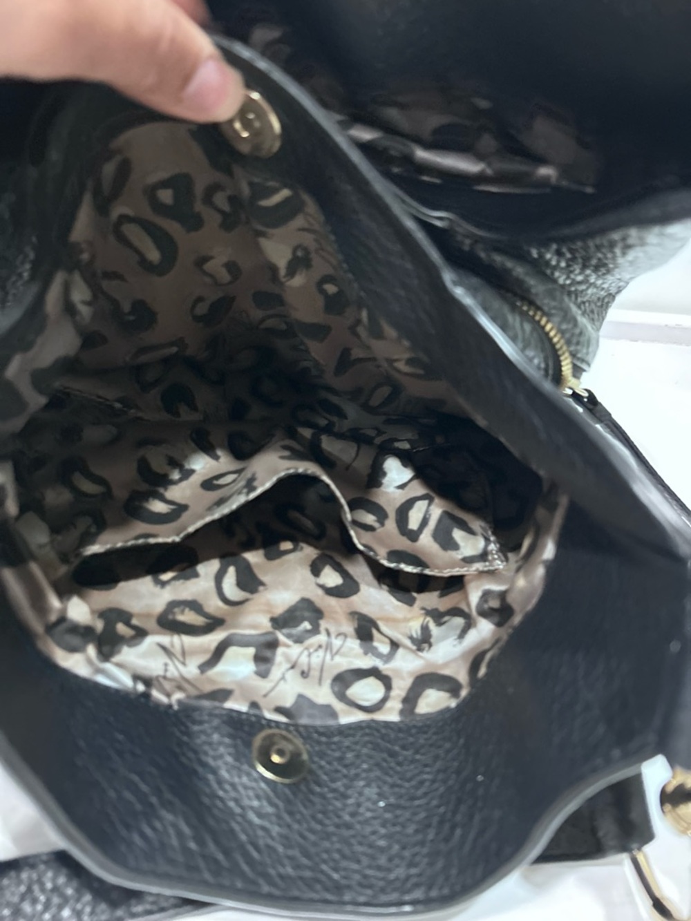 Vince Camuto Black Pebbled Leather Hobo Shoulder Bag Gold Hardware - Picture 12 of 16